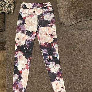Hi, I am selling a Old Navy Active, Go-Dry, S/P fitted leggings